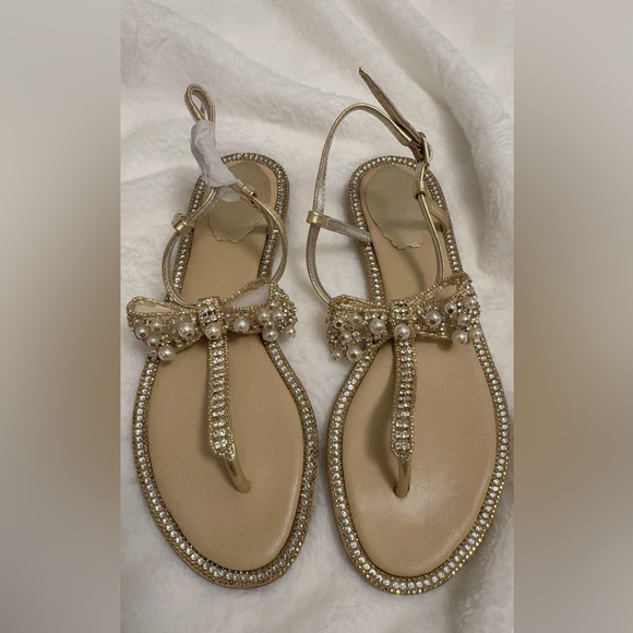 [BRAND NEW!!] Size US 6/6.5/7 Sparkling Gold Sandals with Pearl Bow - Picture 1 of 4